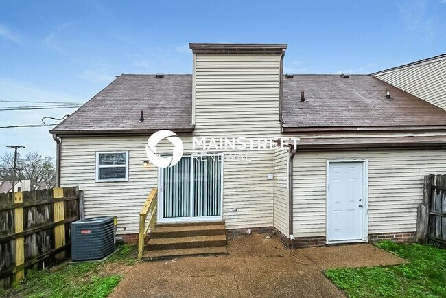 Building Photo - 3 Bedroom Pet-Friendly Home in Nashville, TN with Main Street Renewal