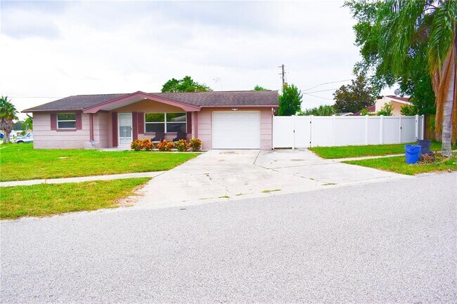 Primary Photo - 5108 Sandalwood Dr
