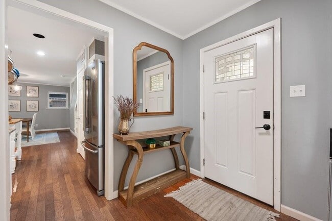 Building Photo - 2609 Friar Tuck Ln