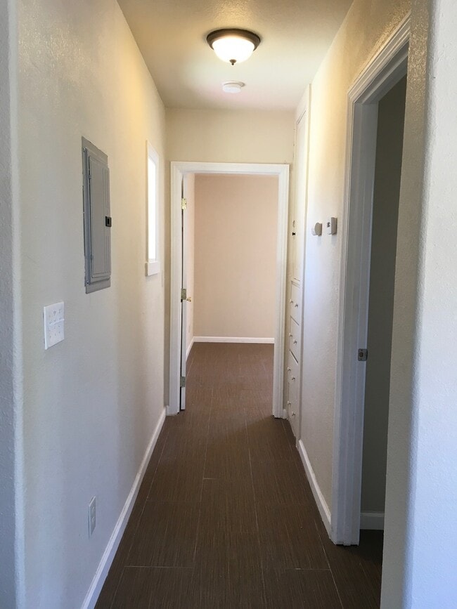 Building Photo - Beautifully 2Br, 2Ba Located near UOP