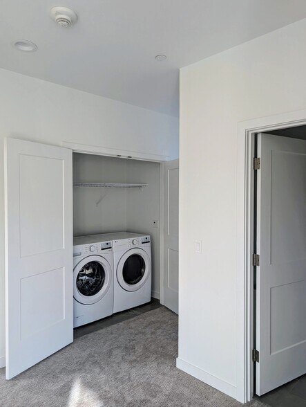 Building Photo - 35 2nd Ave SE