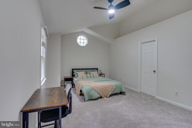 Building Photo - 3700 Roxbury Ln