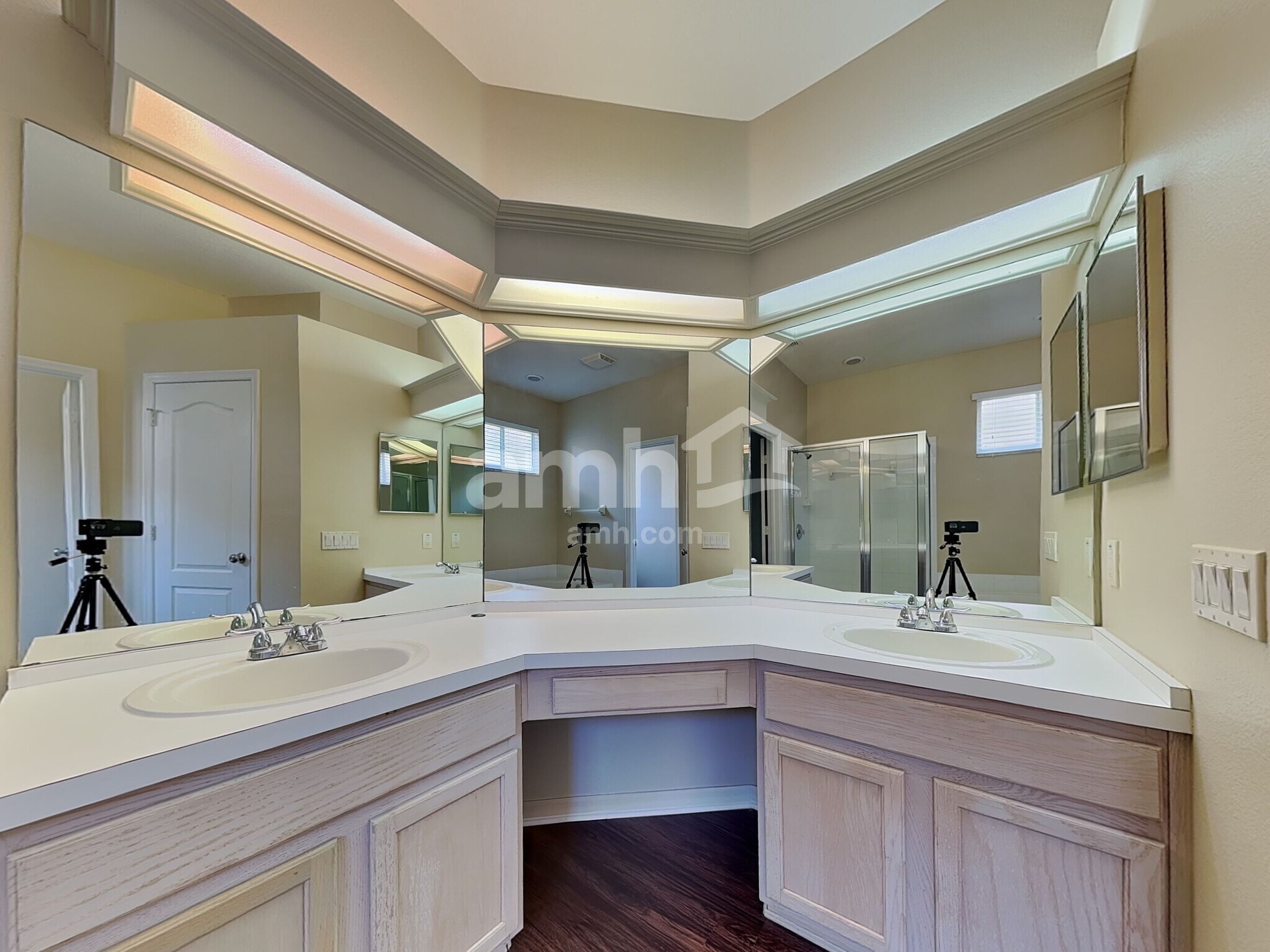 Building Photo - 9309 Hunters Park Way