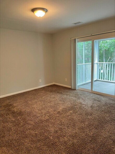 Master Bedroom - 4854 Meadowsweet Dr