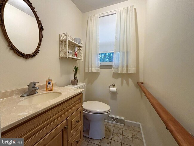 Building Photo - 415 Monmouth Dr