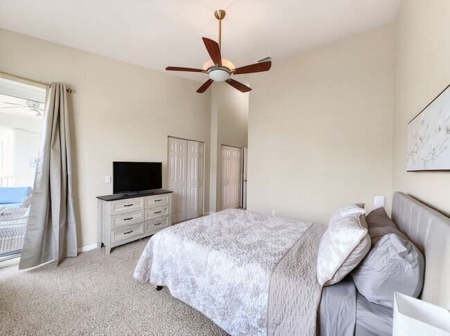 Building Photo - 2 Bed + Flex, 2 Bath Fully Furnished Annual Rental