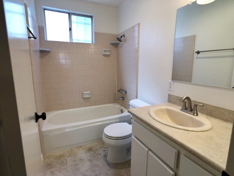 Building Photo - 3966 Cleveland Ave