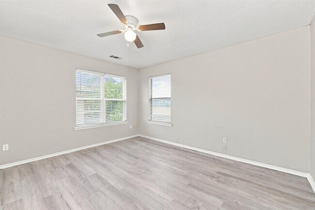 Building Photo - 4004 Night Hawk Dr
