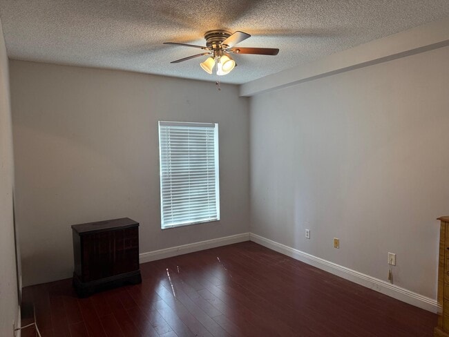 Building Photo - 10276 Fox Trail Rd S
