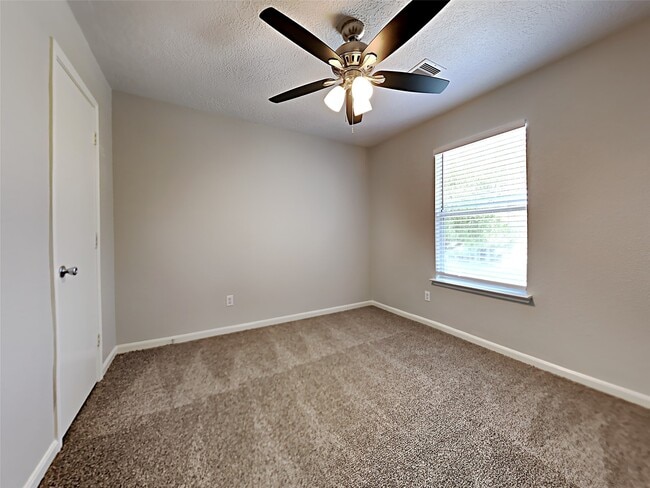 Building Photo - 19023 Remington Park Dr