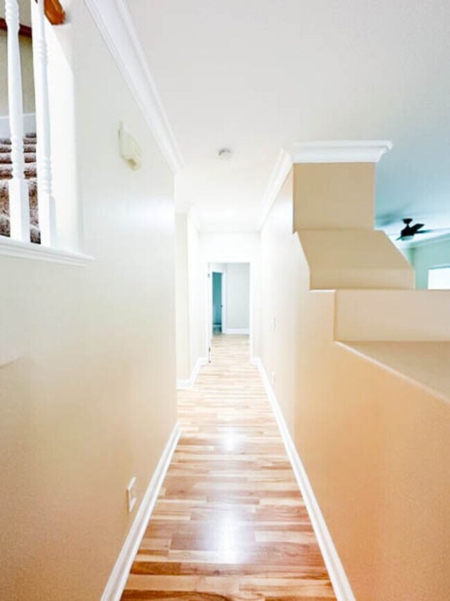 Building Photo - **STUNNING** 8 BEDROOM SOLAR HOME IN GATED...