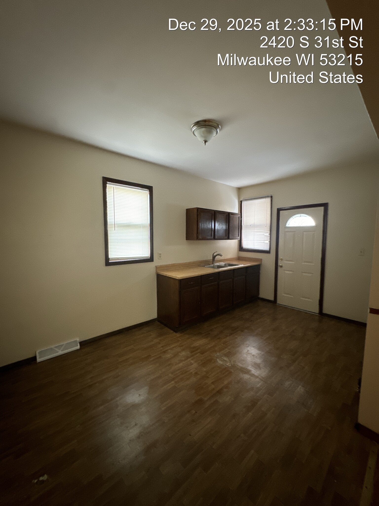 Building Photo - 2420 S 31st St