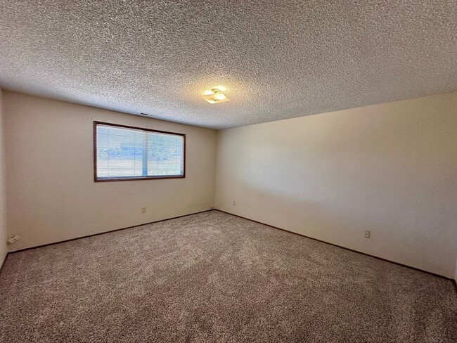 Building Photo - 970 S 55th Pl