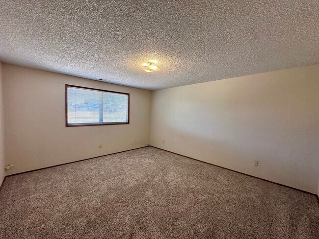 Building Photo - Four Bedroom Charmer!