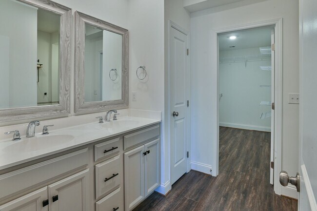 Building Photo - Beautiful Townhome in Arcona Community