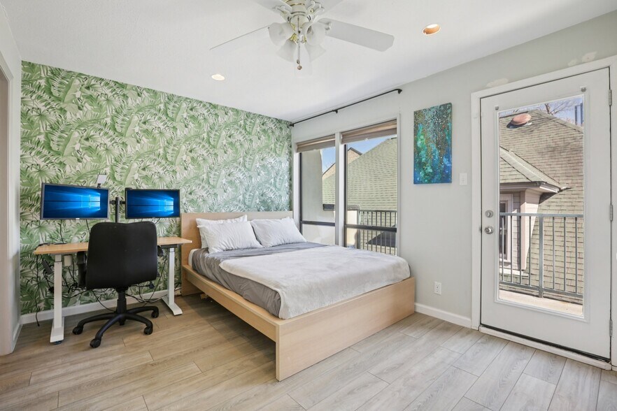 Building Photo - 1106 W 6th St