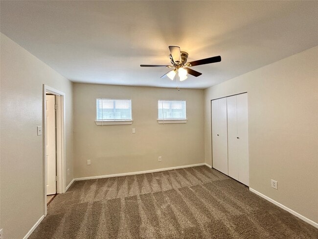 Building Photo - 5415 Scott St