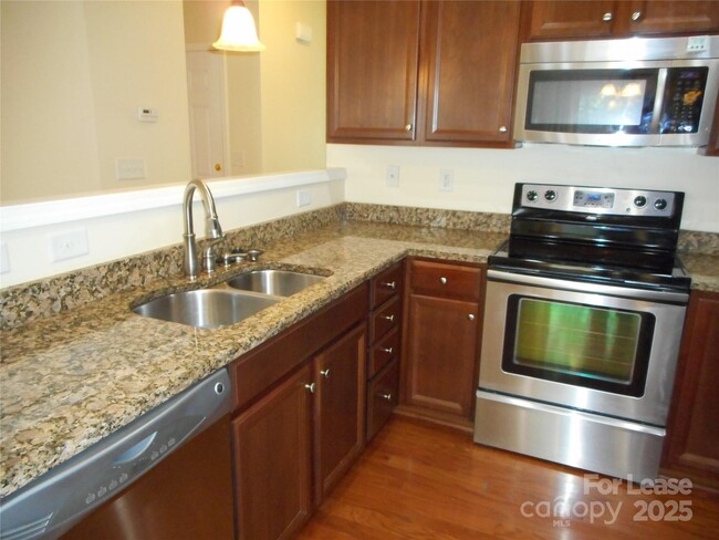 Building Photo - 15519 Stronvar House Ln