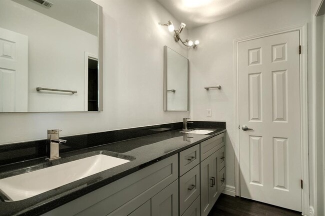 Building Photo - 10205 Open Gate Dr