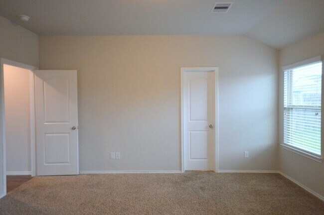 Building Photo - 5539 Dovetail Arbor Trace