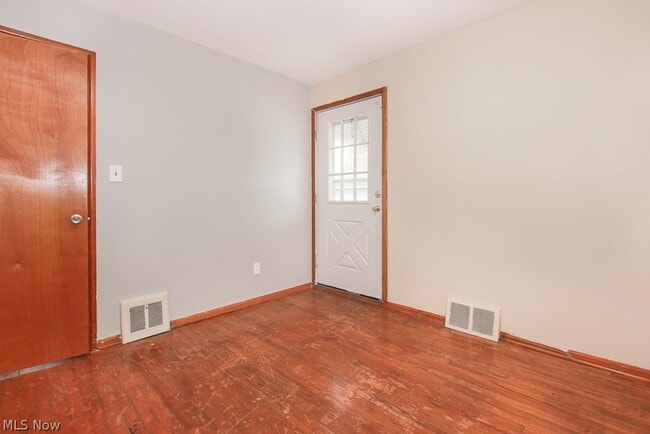 Building Photo - 15305 Rockside Rd