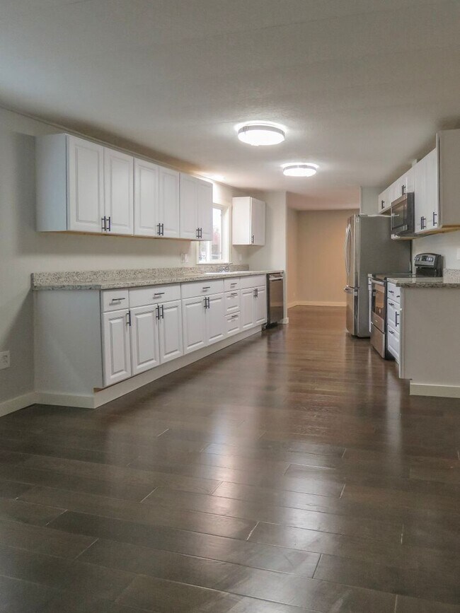 Building Photo - Century Meadows Home Available Now- Aurora