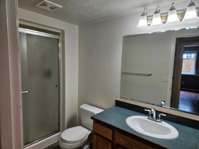 Building Photo - 4Bd/3Ba Two Story House - Available to View!