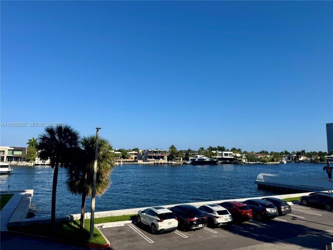 Building Photo - 20515 E Country Club Dr