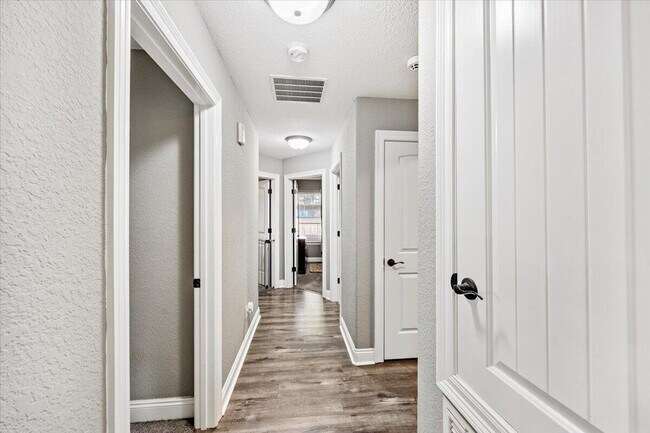 Building Photo - 5424 Maverick Ln