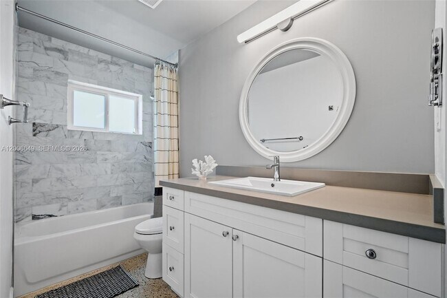 Building Photo - 930 N 11th Ct