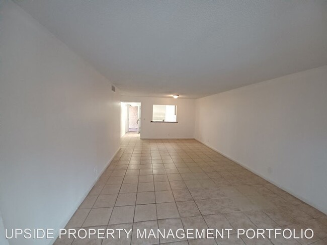 Building Photo - 2820 Somerset Dr