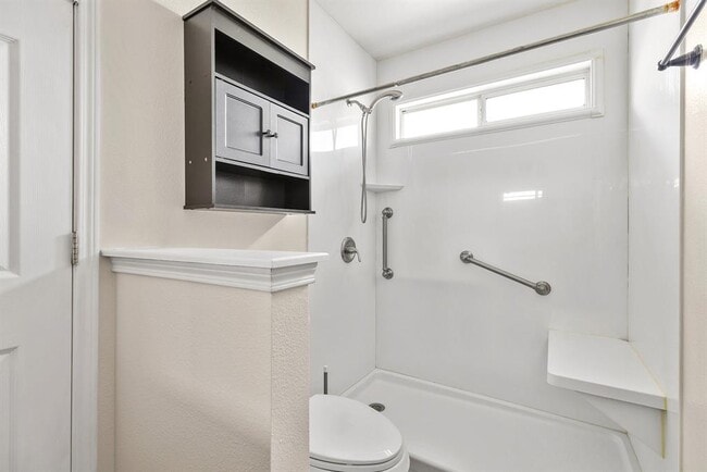 Building Photo - 106 Wisteria Dr