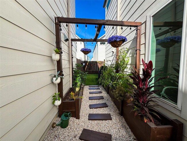 Building Photo - 4402 Bora Bora Ln