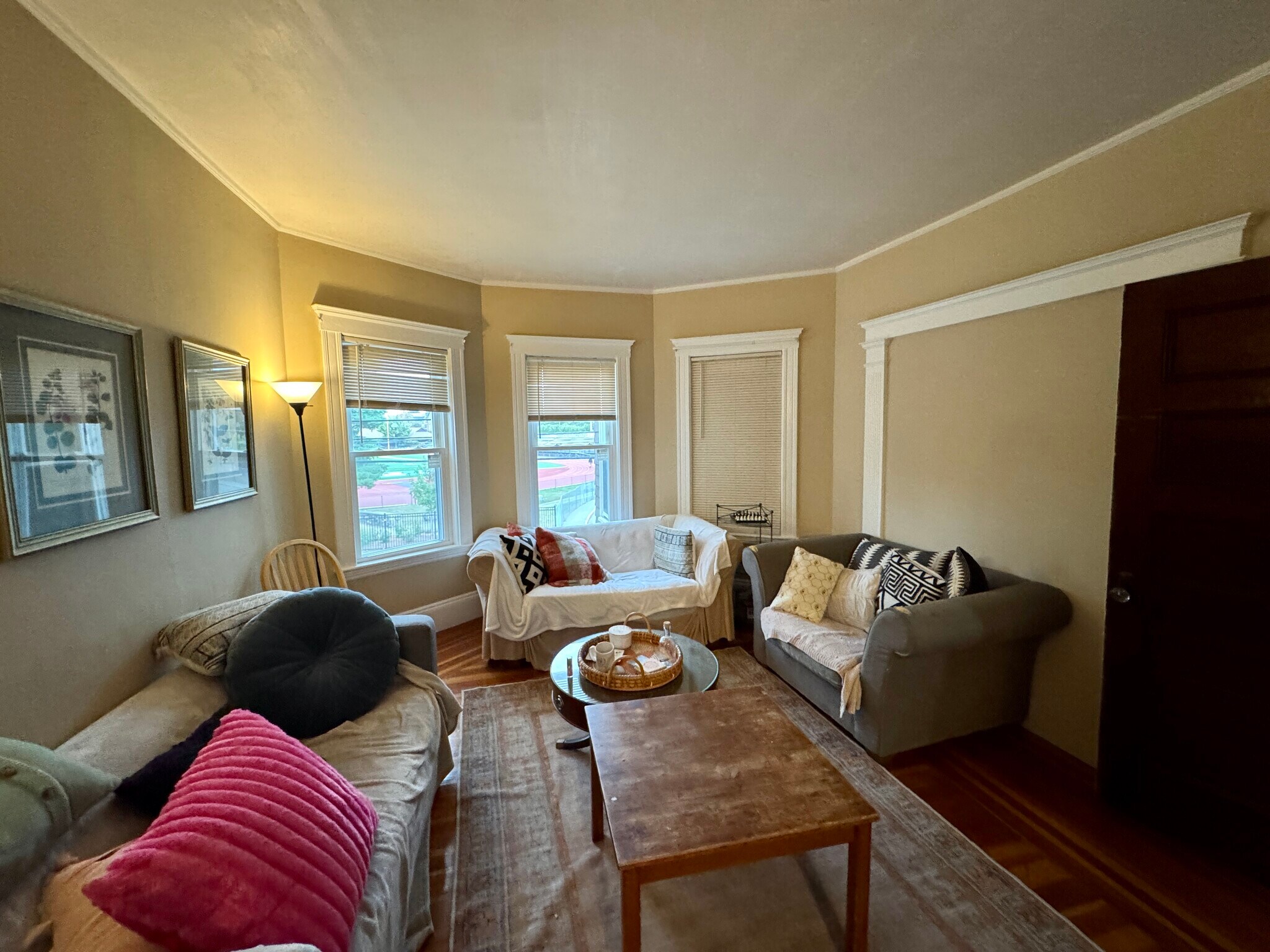 Building Photo - 195 College Ave