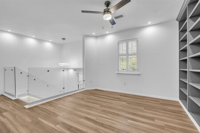 Building Photo - 41 Hickory Oak Dr