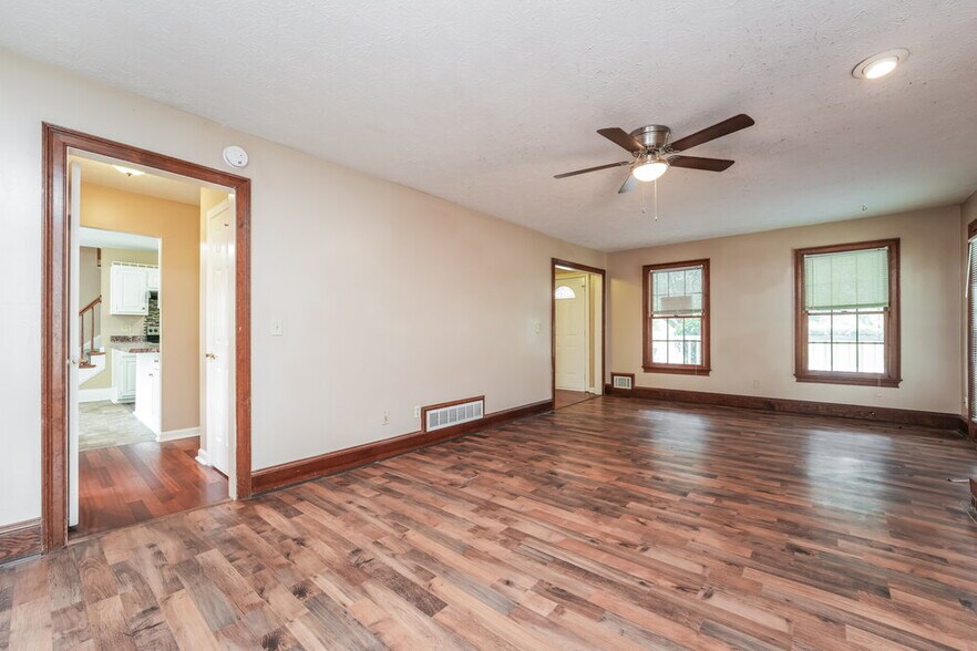 Building Photo - 3550 Spring Creek Cir