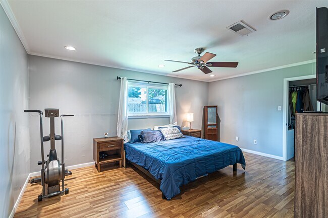 Building Photo - 5611 Winding Way Dr