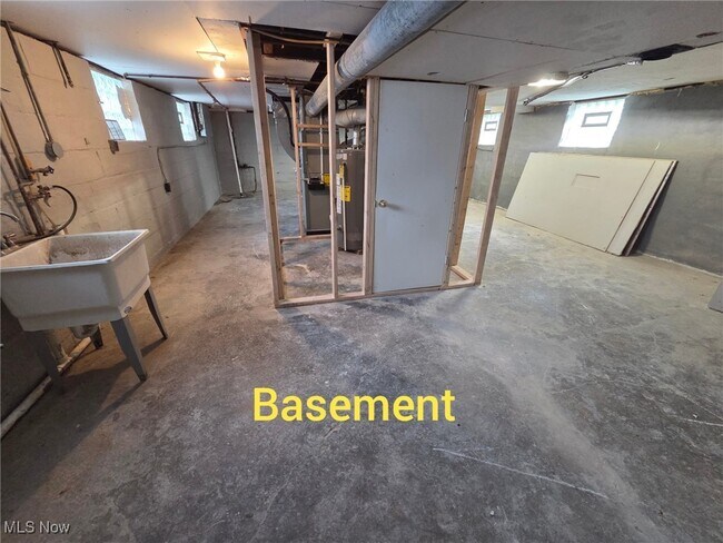 Building Photo - 3658 W 58th St