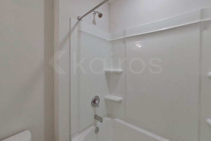 Building Photo - 393 Monarch Ln