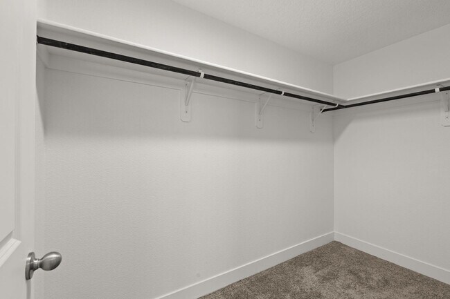 Building Photo - 4030 Silver Springs Road NE