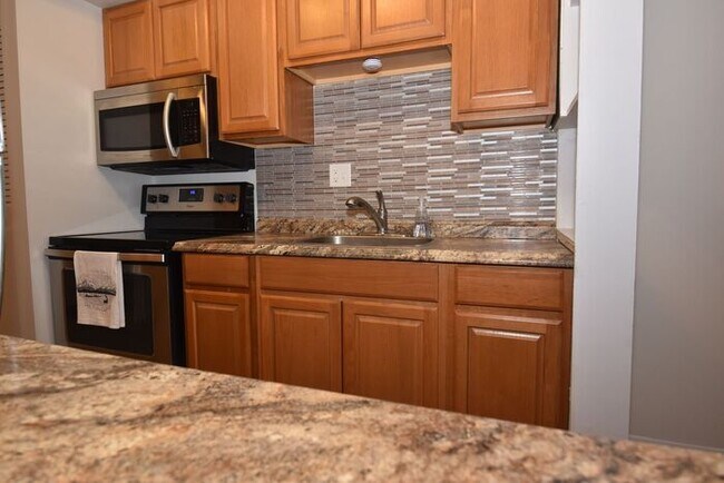 Building Photo - South Bend's Topsfield 1 bedroom Condo for...