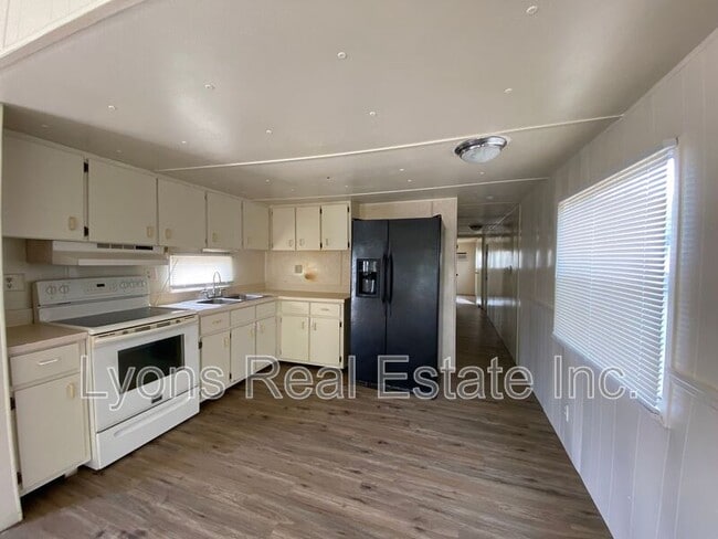 Building Photo - 2203 Cantor Ln