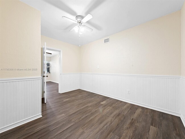 Building Photo - 1311 N 19th Ave