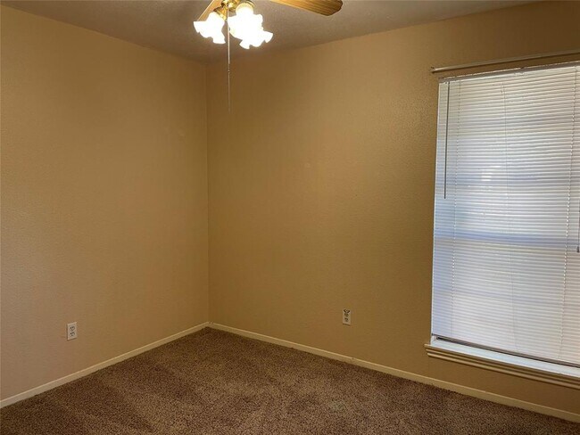 Building Photo - 22307 Red River Dr