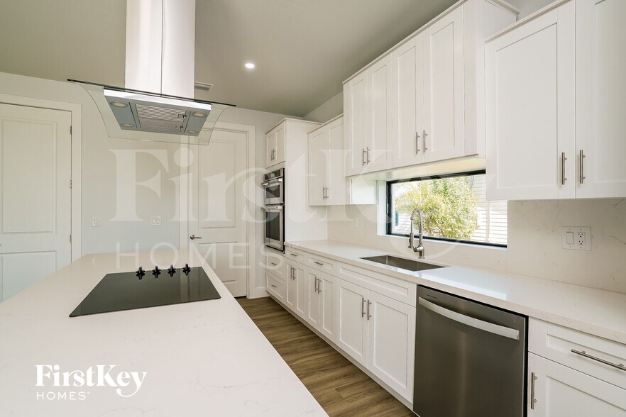 Building Photo - 1131 NE 2nd Pl