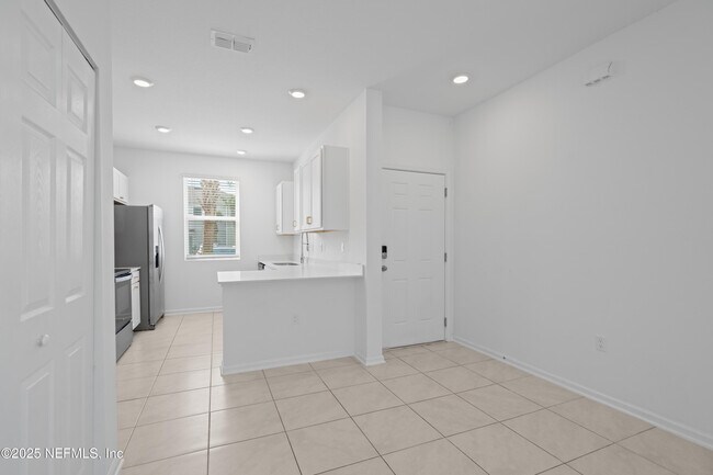 Building Photo - 40 Crisanto Rd