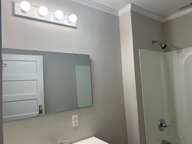 Building Photo - Newly Updated All-Brick Home in Growing Newport!