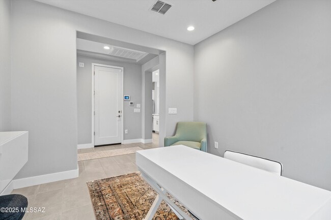 Building Photo - 30668 S Sand Hurst Ln