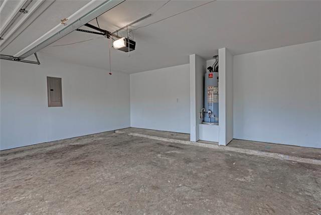 Building Photo - 604 Hidden Dale Dr