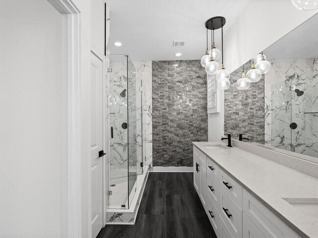 Building Photo - 5002 W Idaho St